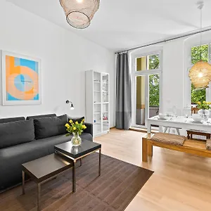 https://holiday-33-apartments-e-g-schonhauser-allee.find-berlin-hotels.com